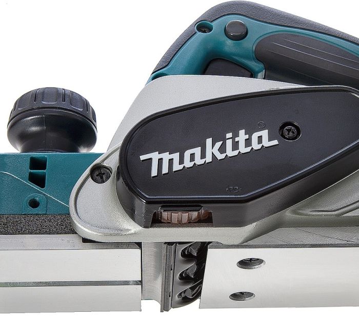 Рубанок  , 620Вт, 82мм, строгание до 2.5мм, 2.6кг Makita KP0800
