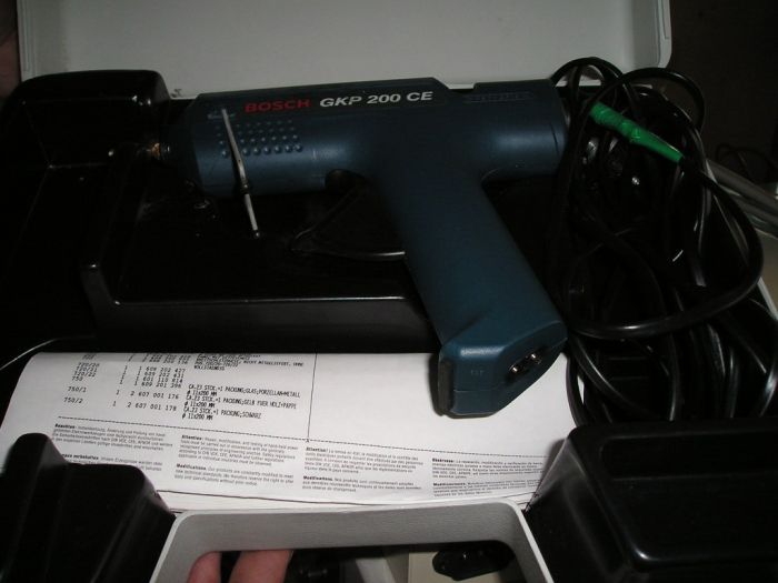Пистолет клеевой Bosch GKP 200 CE, 500Вт, стержни 11мм, подача 30г/мин, 0.4кг