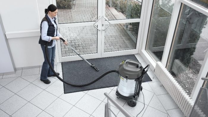 Пылесос профессиональный Karcher NT 70/2 Me Classic двухмоторный, 2300Вт, 225мБар, контейнер 70л, 18.5кг