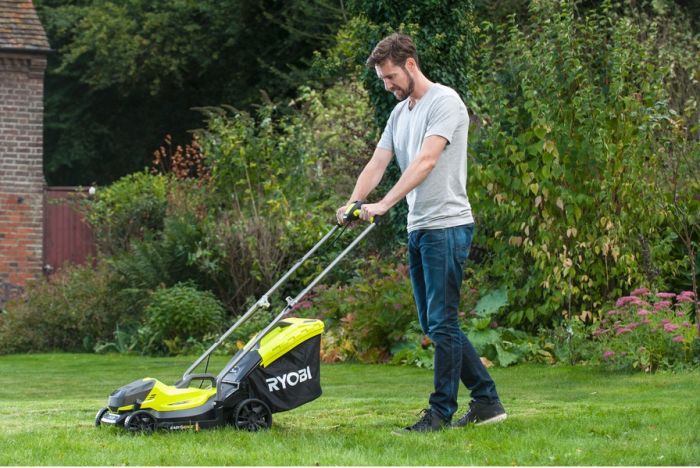 Газонокосарка акумуляторна Ryobi ONE+ RLM18X33B-40 18В акб 1х4А·год 33см 35л 25-65мм 8.7кг