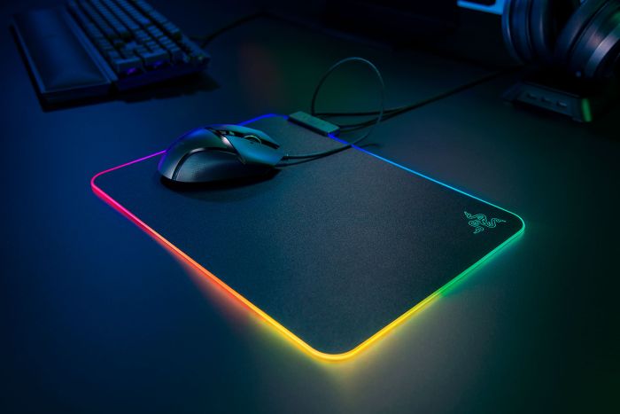 ІИгровая поверхность Razer Firefly V2, RGB, M (355х255х3мм), чёрный