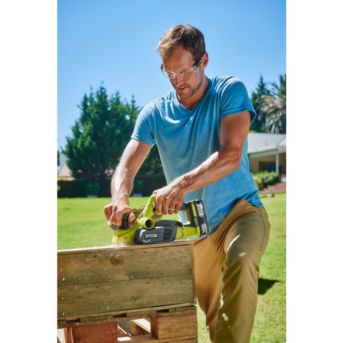 Рубанок аккумуляторный Ryobi ONE+ R18PL-0 18В 82мм строгание до 1.6мм шпунт до 12.5мм 2.4кг без АКБ и ЗУ