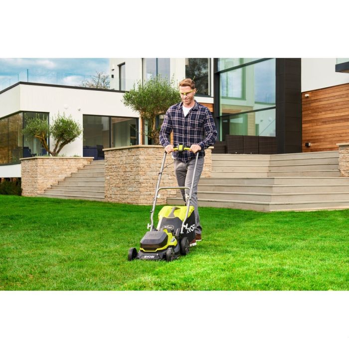 Газонокосарка акумуляторна Ryobi ONE+ RY18LM37A-140 18В акб 1х4А·год 37см 45л 25-70мм 16кг