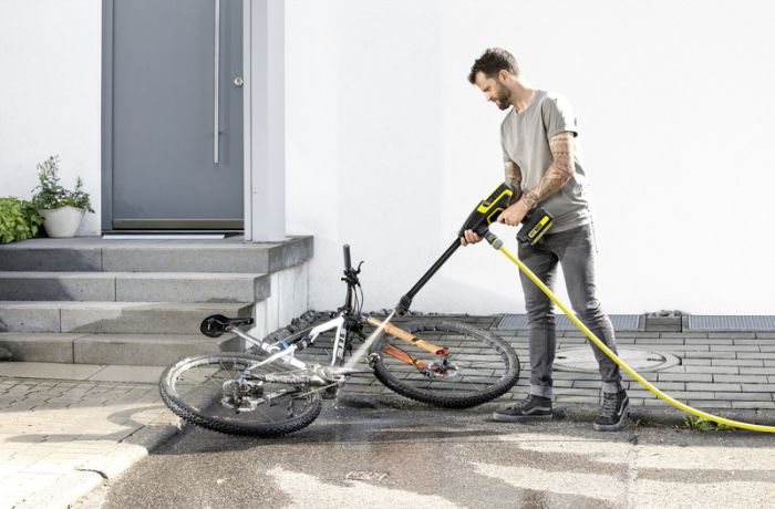 Минимойка низкого давления Karcher KHB 6 Battery, аккумуляторная, 24бар, 200л/ч, вес 1.3кг, без АКБ и ЗП