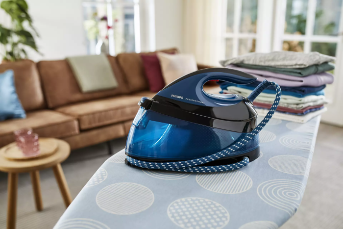 Праска-парогенератор Philips PerfectCare Compact, 2400Вт, 1500мл, паровий удар -420гр, постійна пара - 120гр, керам. підошва, синій