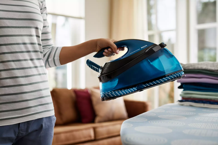 Праска-парогенератор Philips PerfectCare Compact, 2400Вт, 1500мл, паровий удар -420гр, постійна пара - 120гр, керам. підошва, синій