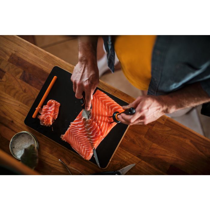 Кухонний ніж філейний Fiskars Functional Form, 21.6см, нержавіюча сталь, пластик, чорний