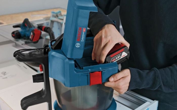 Пылесос профессиональный аккумуляторный Bosch GAS 18V-10 L, 18В, 90мБар, без АКБ и ЗП