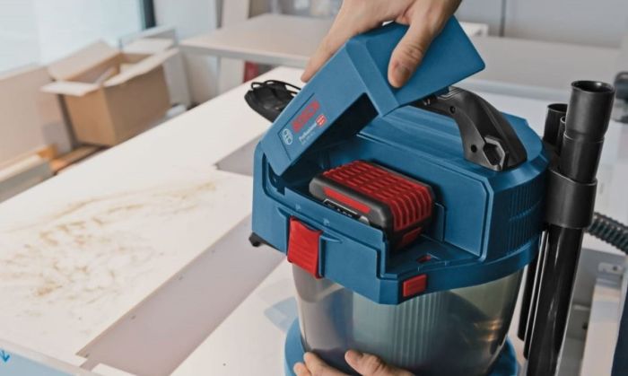 Пылесос профессиональный аккумуляторный Bosch GAS 18V-10 L, 18В, 90мБар, без АКБ и ЗП