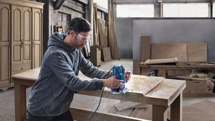Фрезер Bosch GOF 130, 1300Вт, цанга 6 та 8мм, 11000-28000об/мин, 3.5кг