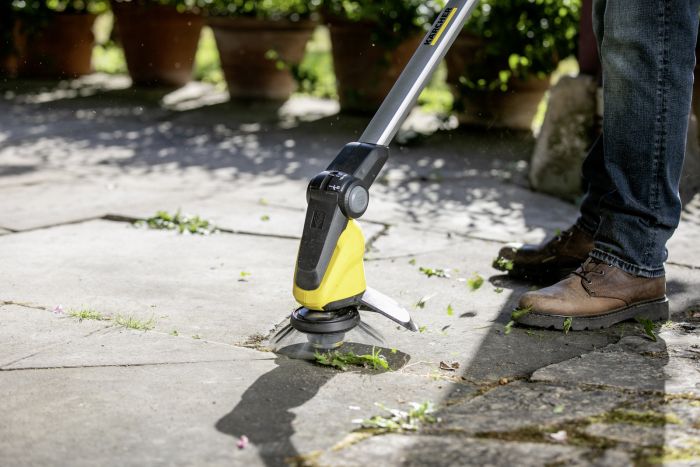 Триммер садовый аккумуляторный Karcher WRE 18-55 для удаления сорняков, аккум., 18В, 2.85кг, Solo (без АКБ и ЗУ)