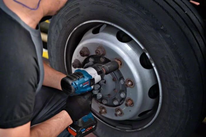 Гайковерт ударний Bosch Professional GDS 18V-1050 H 18В до 1750об/хв 1500/1700Нм без АКБ та ЗП