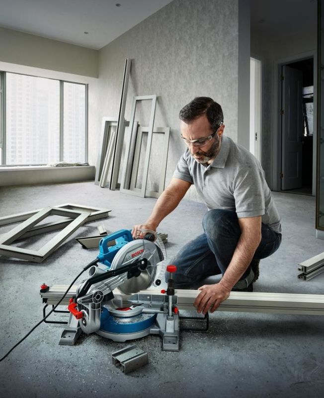 Пила торцювальна Bosch Professional GCM 216 1300Вт диск 216мм 10.1кг