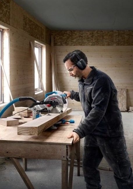 Пила торцювальна Bosch Professional GCM 216 1300Вт диск 216мм 10.1кг