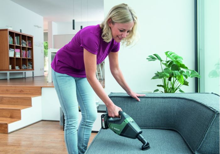 Пылесос профессиональный аккумуляторный Bosch UniversalVac 18, 18В, акб 1х2.5Ач, 9кПа, контейнер 0.5л, 1.3кг