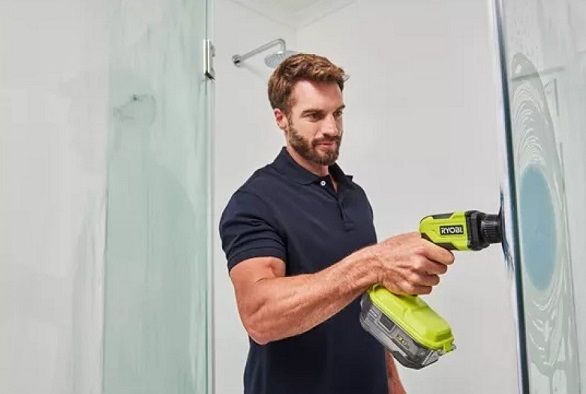 Щетка аккумуляторная Ryobi ONE+ R18CPS-0 18В диск 15см 210об·мин IPX7 1.2кг без АКБ и ЗУ