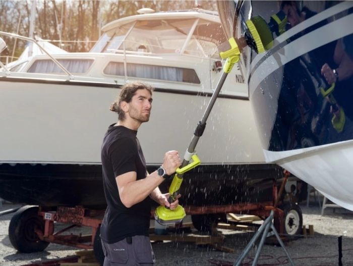 Щетка аккумуляторная телескопическая Ryobi ONE+ R18TPS 18В диск 15см 210об·мин 1-1.4м IPX7 2.1кг без АКБ и ЗУ