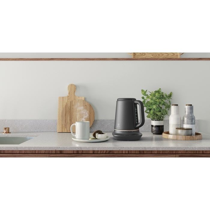 Электрочайник Electrolux 1.7л, Strix, металл, поддержка температуры, черный матовый