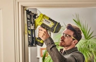 Гвоздезабиватель аккумуляторный Ryobi ONE+ R15GN18-0 18В гвозди 24-64мм 3.1кг без АКБ и ЗУ