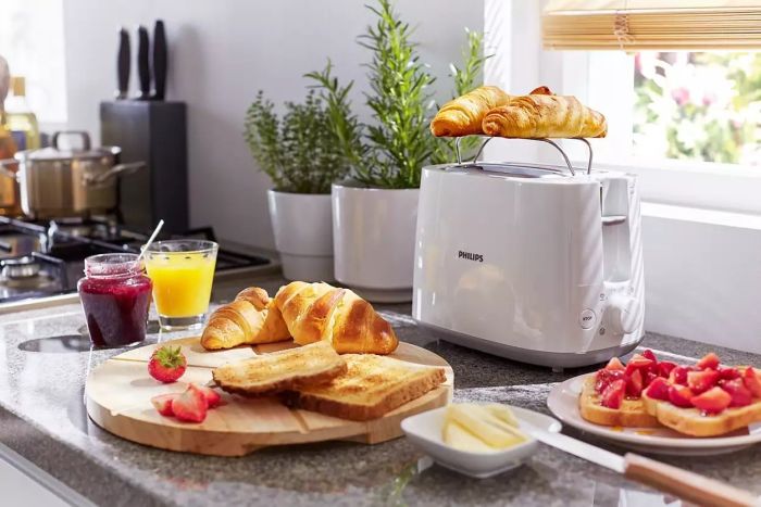 Тостер Philips Daily Collection 830Вт, кришка від пилу, пластик, білий