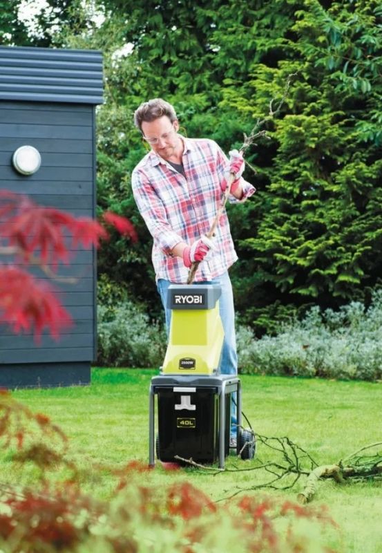 Измельчитель садовый сетевой Ryobi RSH2545B 2500Вт 45мм 40л нож 13.4кг