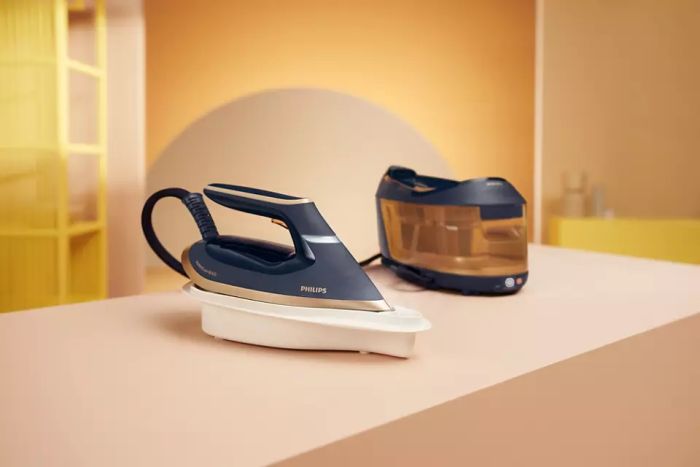 Утюг-парогенератор Philips PerfectCare 6000 Series, 2400Вт, 1800мл, паровой удар -600гр, постоянный пар - 130гр, нерж. сталь, сине-золотой