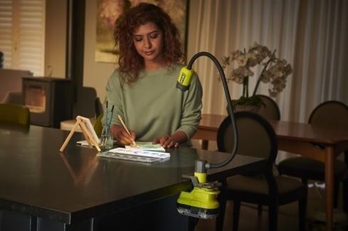Ліхтар інспекційний акумуляторний Ryobi ONE+ RLCF18-0, 18В, 400лм, 2 функції освітлення, гнучкий, затискач без АКБ та ЗП