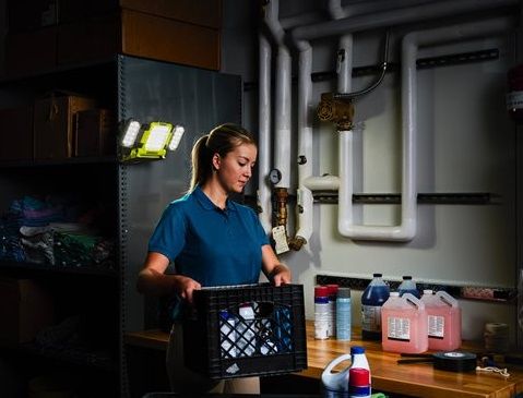 Прожектор гібридний панельний Ryobi ONE+ RLPH18-0 18В/220В Hybrid 3 LED панелі 3000лм 3 режими яскравості без АКБ та ЗП