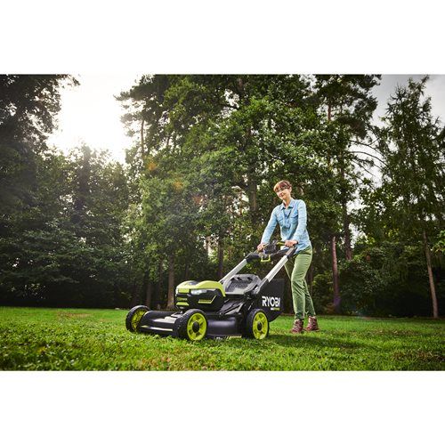 Газонокосарка акумуляторна Ryobi Max Power RY36LMXSP53A-160 36В акб 1х6А·год 53см 70л 20-100мм самохідна 30кг