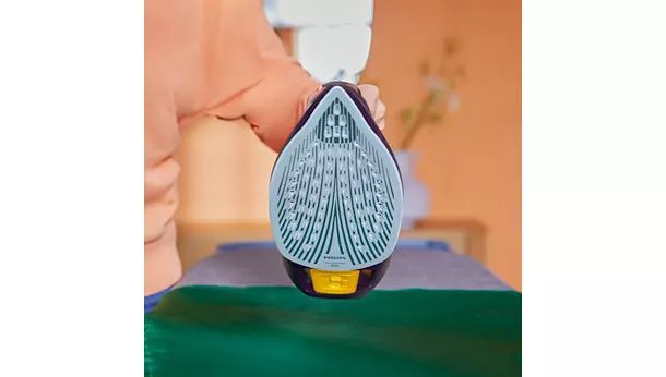 Праска Philips 7000 Series, 3000Вт, 300мл, паровий удар -250гр, постійна пара - 50гр, нерж. сталь, пурпурний