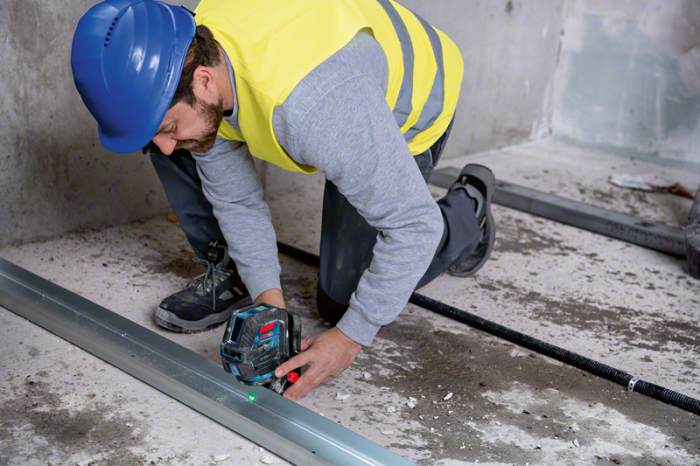Нівелір лазерний Bosch Professional GCL 2-50 G, до 15м, ±0.3мм/м, з тримачем RM 10, чохлом, мішенню, 0.58кг
