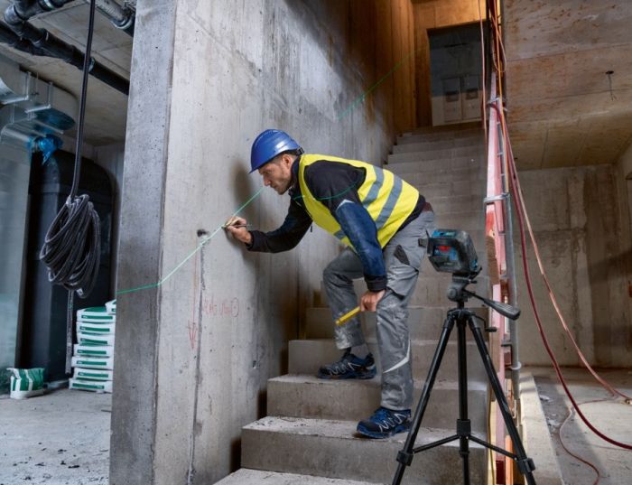 Нивелир лазерный Bosch GCL 2-50 G, до 15м, ±0.3мм/м, в чемодане с держателем RM 10, зажимом DK 10, чехлом, мишенью, 0.58кг