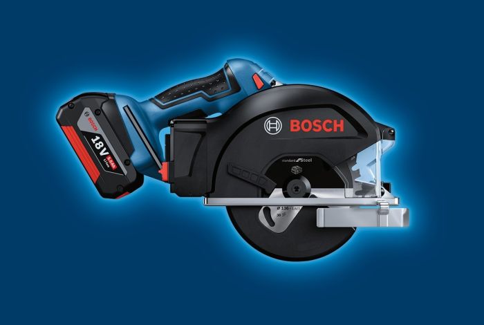 Пила дисковая Bosch GKM 18V-50 аккумуляторая, 2*18 В 5 Ач, 136 мм, 4250 об/мин, 2.2 кг