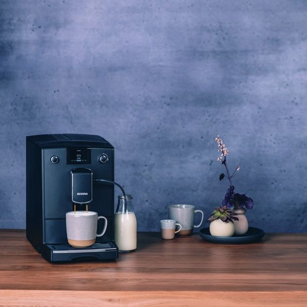 Кавомашина Nivona CafeRomatica 2.2л, зерно + мелена, автомат.капучинатор, авторецептів - 5, чорний