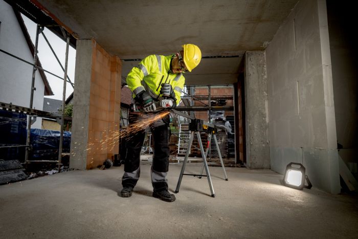 Шлифмашина угловая аккумуляторная Metabo WVB 18 LT BL 11-125 Quick, 125мм, 18В 2х5.5Ач, 2800-10000об/мин, М14, 1.8кг