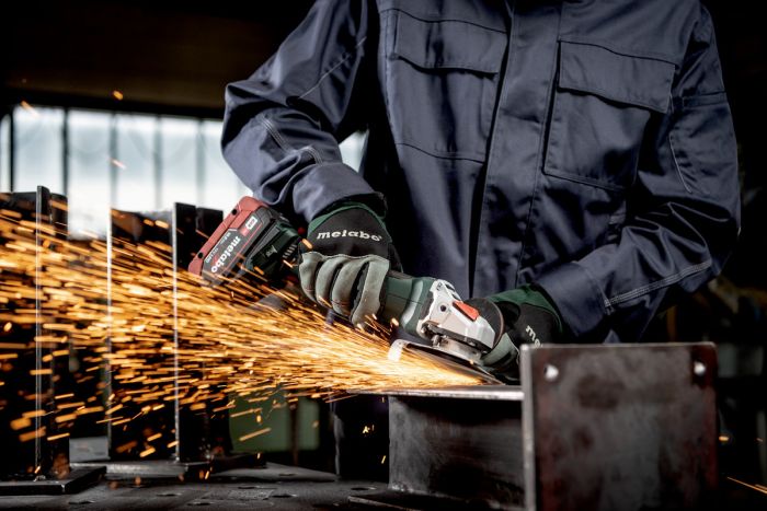Шлифмашина угловая аккумуляторная Metabo WVB 18 LT BL 11-125 Quick, 125мм, 18В 2х5.5Ач, 2800-10000об/мин, М14, 1.8кг