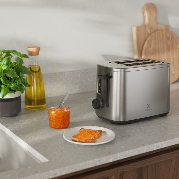 Тостер Electrolux 800Вт, дисплей, метал