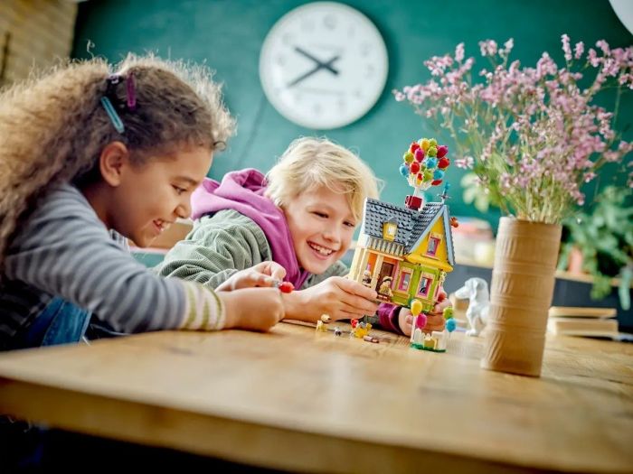 Конструктор LEGO Disney Дом. Вперед и вверх