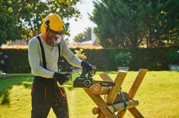 Пила цепная аккумуляторная Ryobi ONE+ RCS1830-140B 18В акб 1х4А·ч ЗП 30см 3.2кг