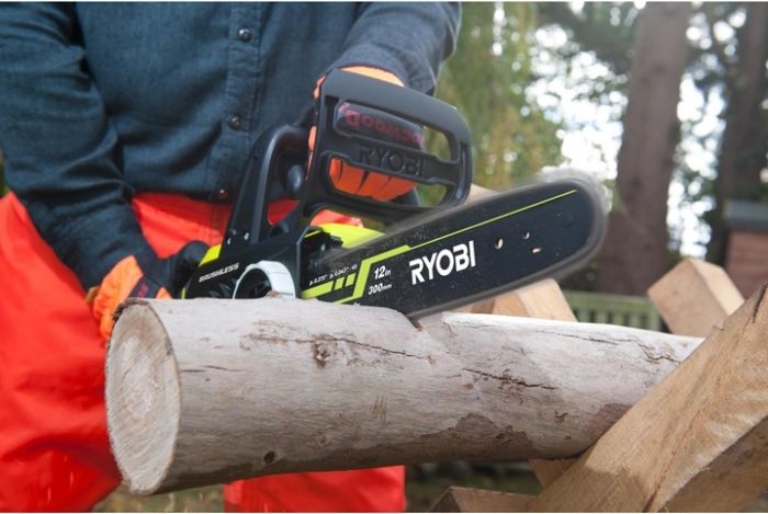 Пила цепная аккумуляторная Ryobi ONE+ RCS1830-140B 18В акб 1х4А·ч ЗП 30см 3.2кг