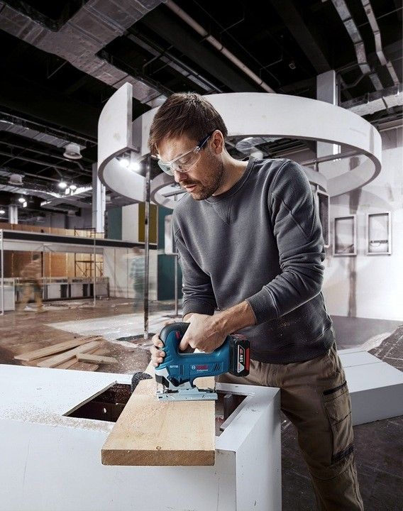 Лобзик акумуляторний Bosch Professional GST 185-LI 18В 1х4А·год 0-3500об/хв хід 26мм 2кг кейс