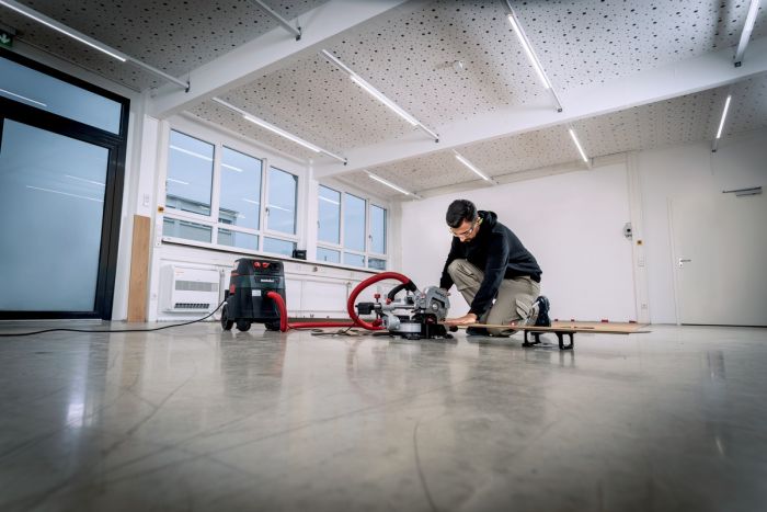 Пила торцювальна Metabo KGS 216M з протяжкою 1200Вт диск 215мм 13.4кг