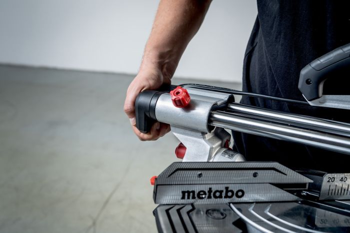 Пила торцювальна Metabo KGS 216M з протяжкою 1200Вт диск 215мм 13.4кг