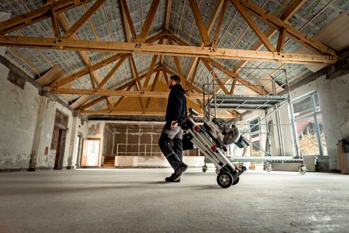 Пила торцювальна Metabo KGS 216M з протяжкою 1200Вт диск 215мм 13.4кг