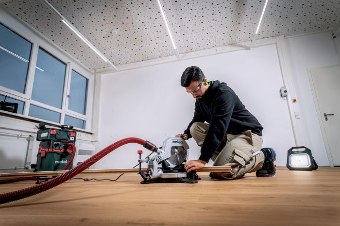 Пила торцювальна Metabo KS 216M 1100Вт диск 216мм 8.7кг