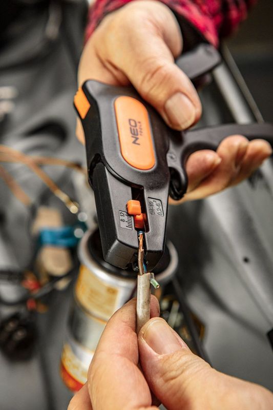 Знімач ізоляції Neo Tools, автоматичний, 0.5-6мм2 кусачки, регулювання довжини, 195мм