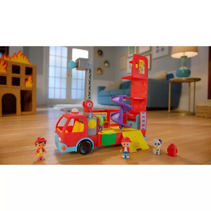 Игровой набор CoComelon Feature Vehicle Пожарная машина-трансформер с аксессуарами