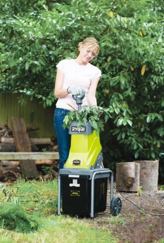 Измельчитель садовый сетевой Ryobi RSH2545B 2500Вт 45мм 40л нож 13.4кг