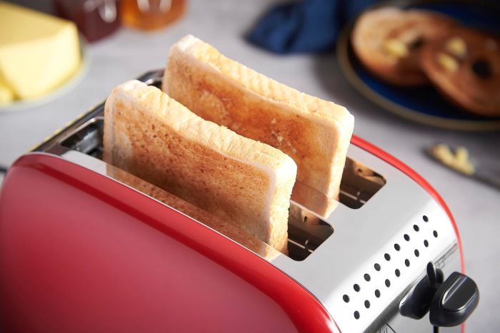 Тостер Russell Hobbs Colours Plus 1600Вт, подогрев, разморозка, металл, красный