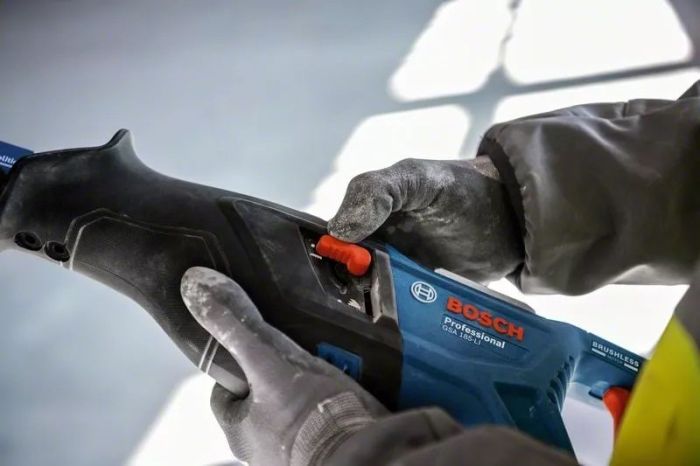 Пила шабельна акумуляторна Bosch Professional GSA 185-LI 18В пропил 230мм хід 28мм 3.2кг без АКБ та ЗП